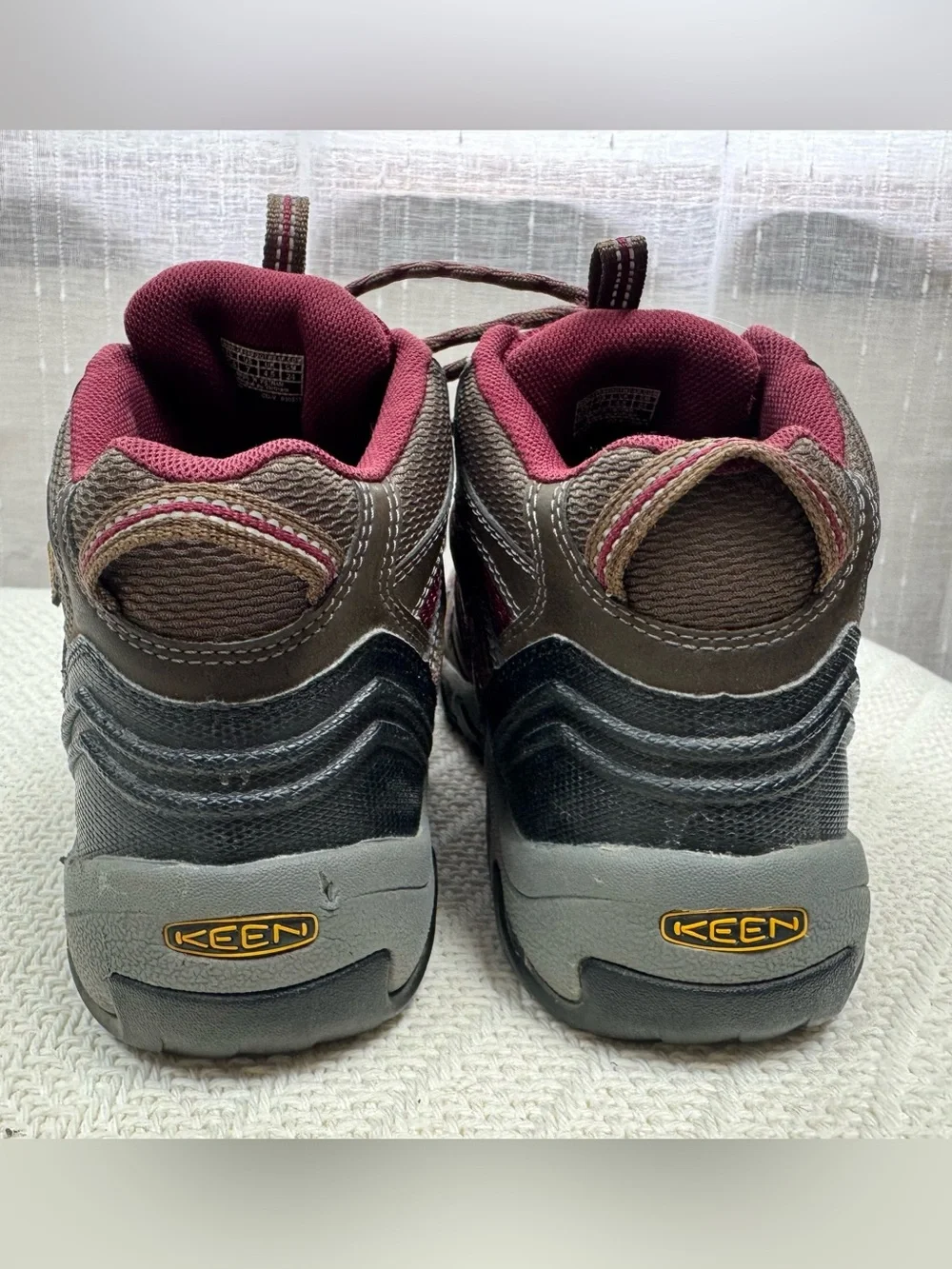 KEEN Women's Sz 7 Burgundy and Brown Hiking Shoes